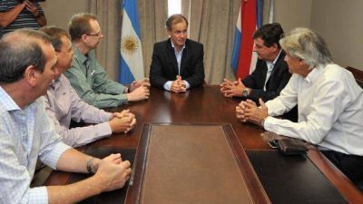 Gobierno acord� con empresarios que fabricar�n chasis de �mnibus en Col�n