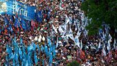 La militancia tucumana repudia los despidos del macrismo