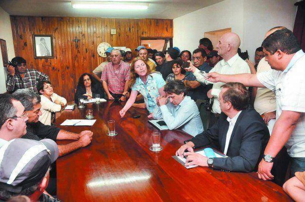 El conflicto en Santa Rosa pone en jaque la continuidad del intendente Sergio Salgado