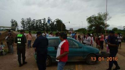 Embarcaci�n / Lleg� ayuda municipal: se levant� el corte de Ruta Nacional 34