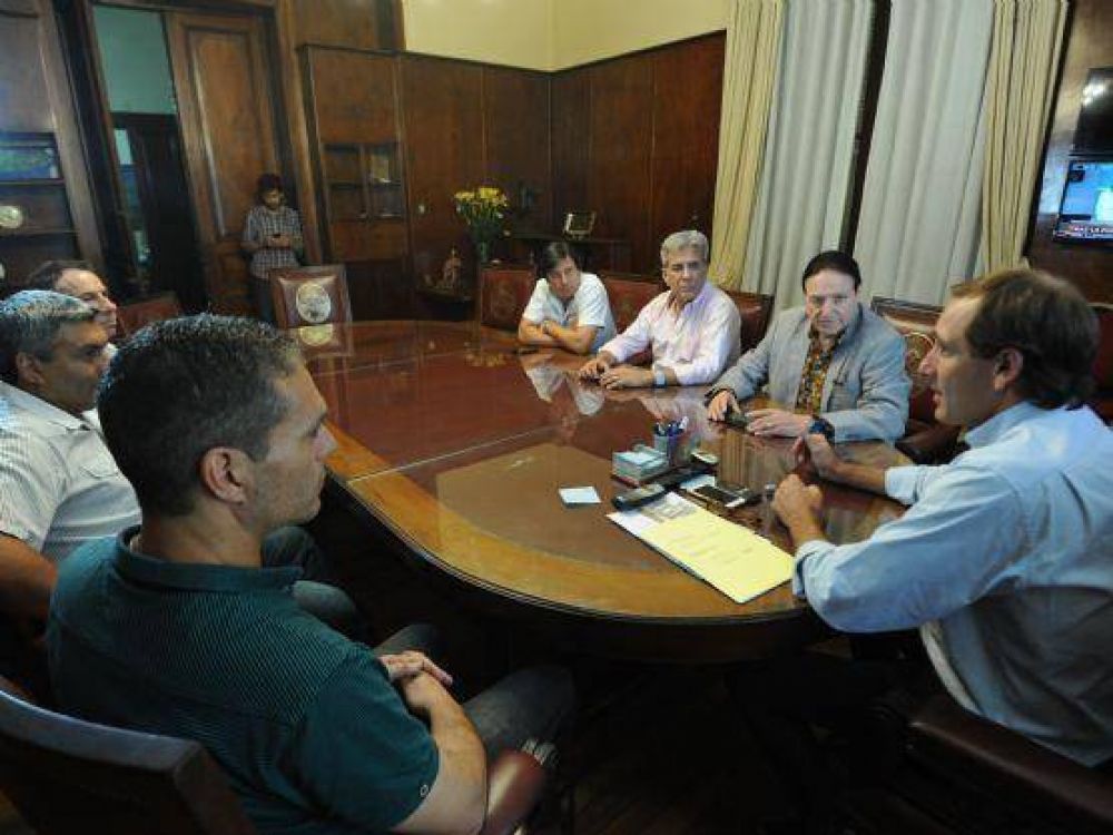 Encabezados por UPCN, los gremios instaron a Garro a garantizar la continuidad de los despedidos