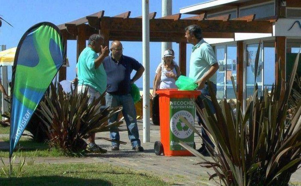 COLOCAN CESTOS PARA SEPARAR BASURA