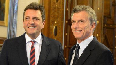 Mauricio Macri y Sergio Massa viajar�n a Davos en una aerol�nea privada