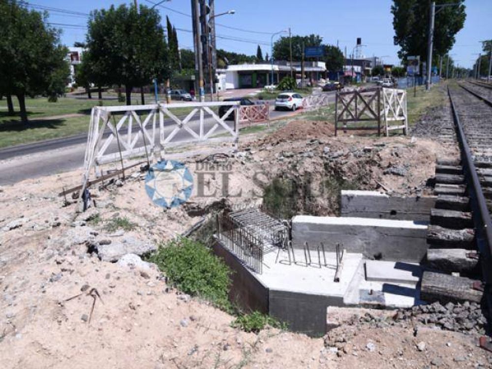 Paralizar�an obra del bajov�as