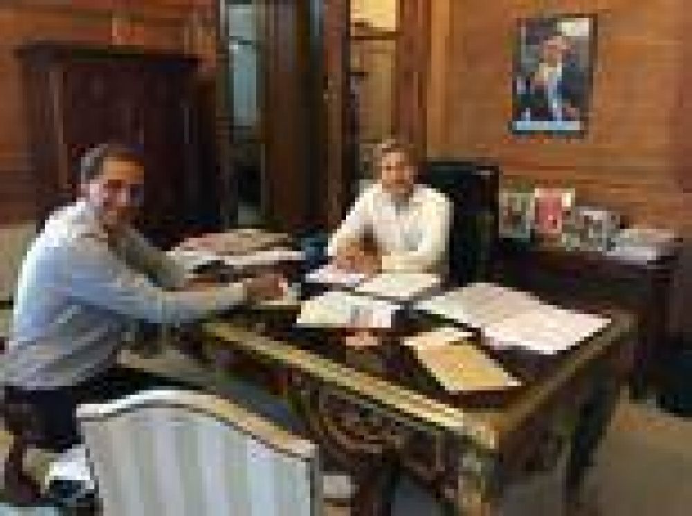 La Plata: Urbanizar asentamientos y beneficiar a 150 mil vecinos fue tema de reuni�n entre Garro y Frigerio