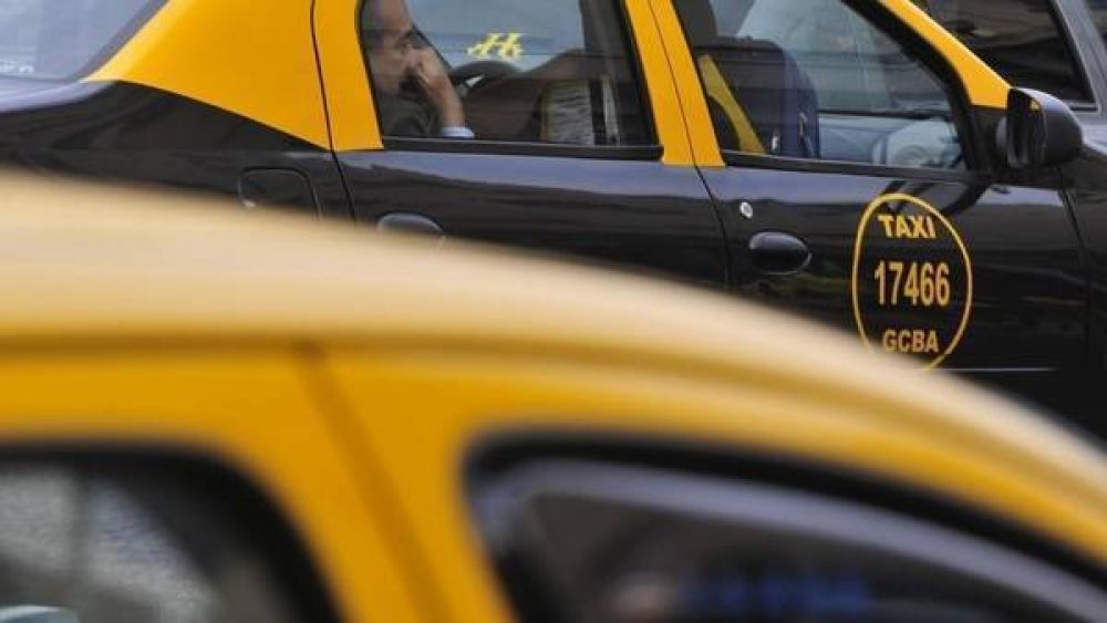 Taxistas en pie de guerra con las apps
