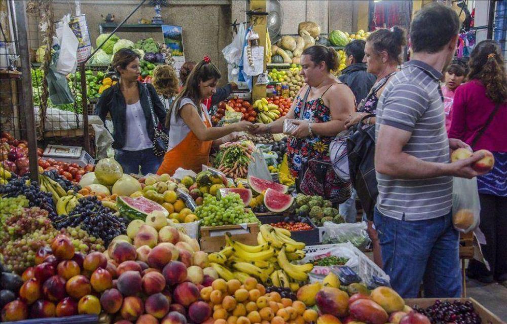 Las lluvias encarecen las frutas y las verduras