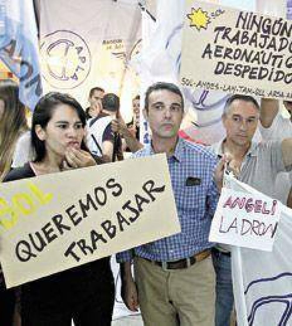Aviones que quedan en tierra por Aerol�neas
