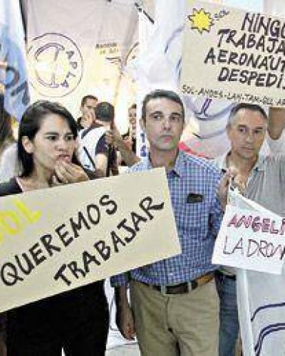 Aviones que quedan en tierra por Aerol�neas