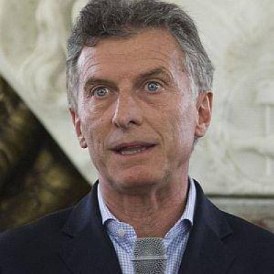 Afectado por fisura de costilla, Macri suspendi� agenda y est� en duda viaje a Davos