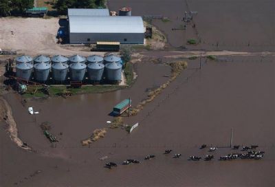 La inundaci�n anega a C�rdoba y Santa Fe por falta de obras