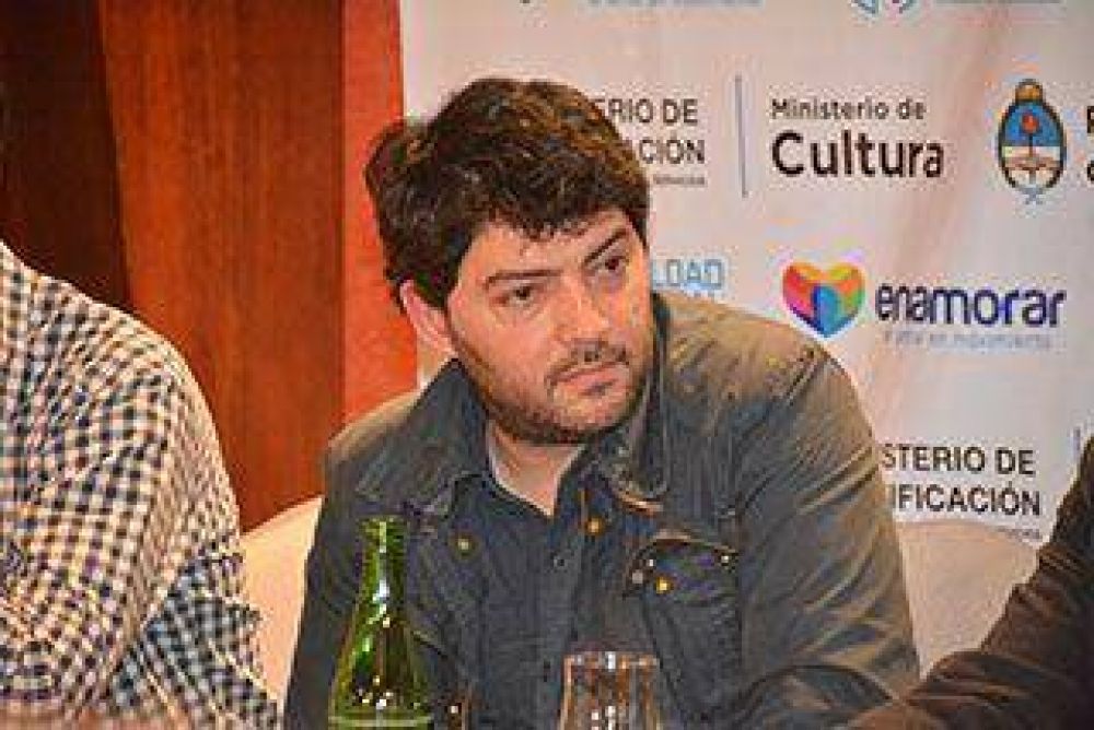 �Costa habla de dar el ejemplo y �l deber�a ser el primero�, critic� Bezi