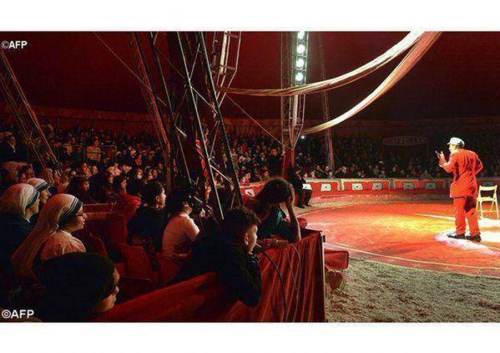 Papa Francisco invita al circo a 2000 pobres de Roma para disfrutar de su arte