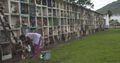 Subas de hasta el 600 por ciento en los cementerios