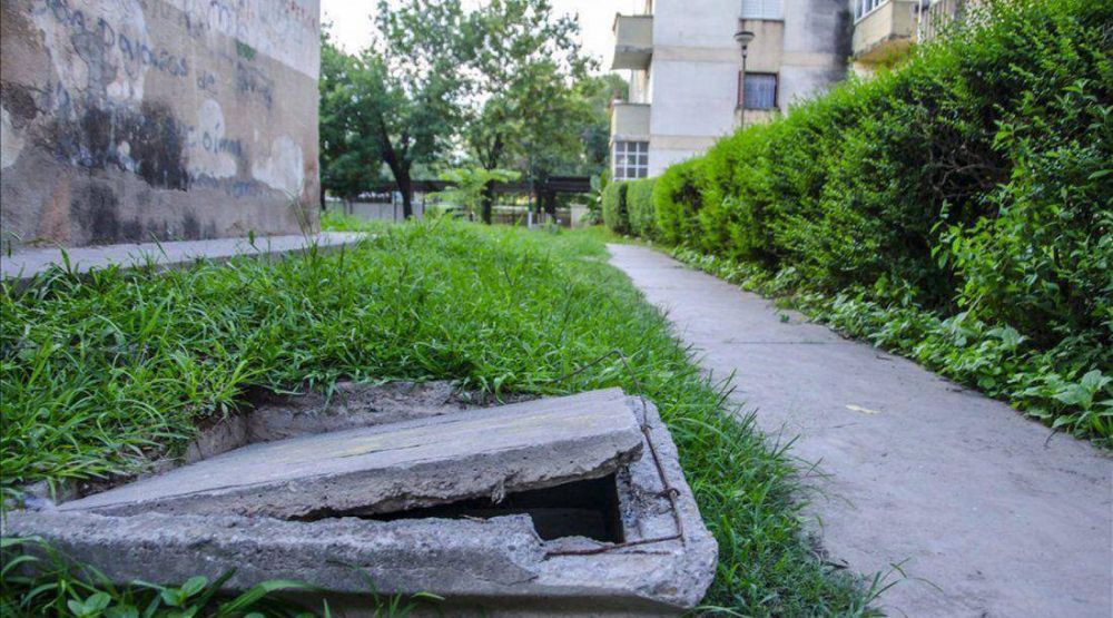 Problemas con las cloacas en el barrio Arturo Illia