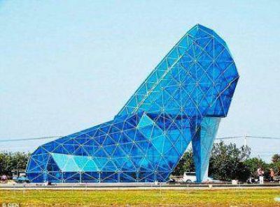 Construyen una iglesia cristiana en forma de tac�n alto