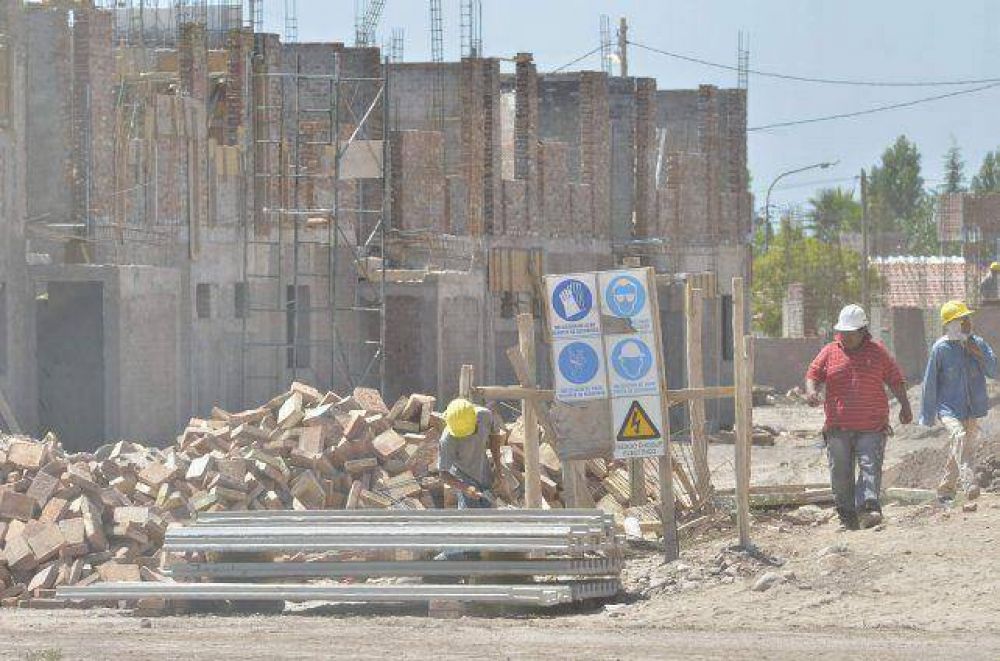 Casas, escuelas y remedios son prioridades de Cornejo