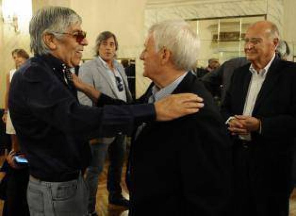 Avanzan las charlas para la unificaci�n de la CGT local