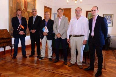 ABUD ROBLES SE REUNI� CON EL MINISTRO DE PRODUCCI�N DE NACI�N