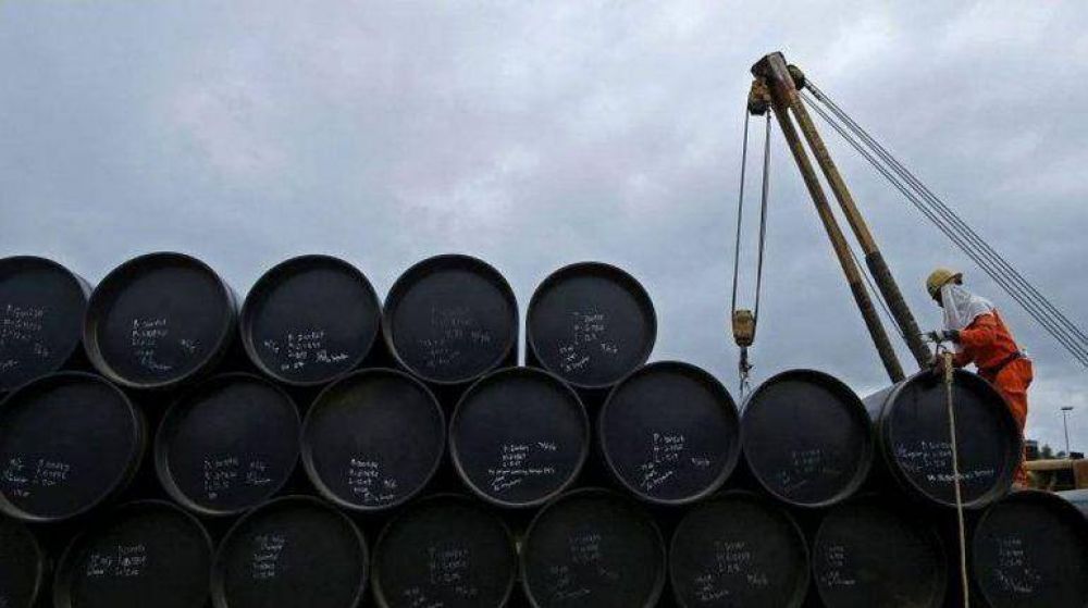 El Gobierno amenaza con importar combustibles si hay huelga de petroleros