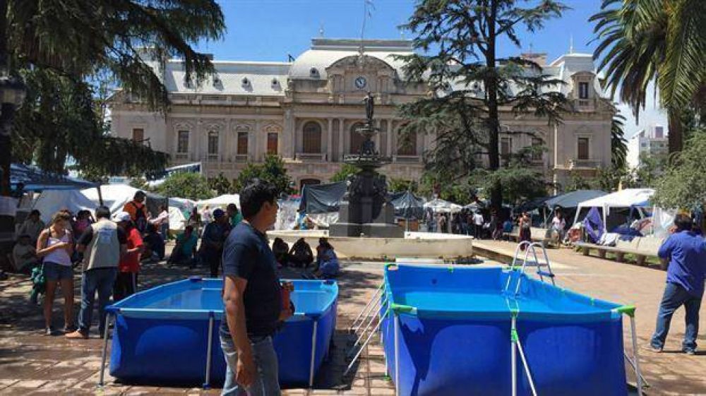 Tensi�n en Jujuy: golpes, gritos y empujones en el desalojo del acampe de los seguidores de Milagros Sala