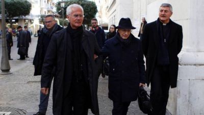 Un alto prelado del Vaticano, absuelto del cargo de corrupci�n