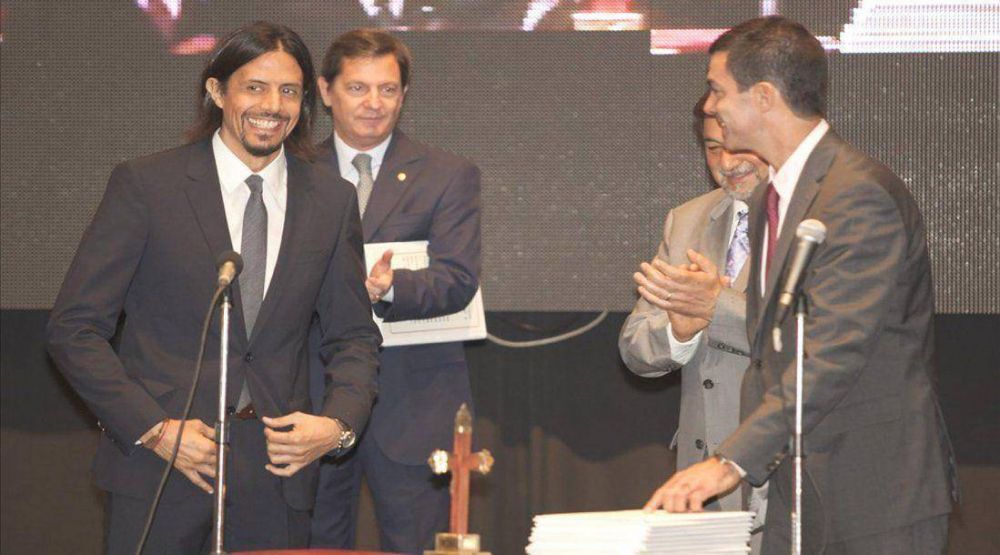 Silencio oficial por el pol�mico negocio de los cheques diferidos
