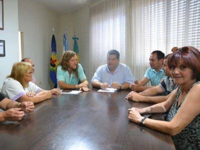Nedela recibi� a los gremios y garantiz� la continuidad laboral de los trabajadores