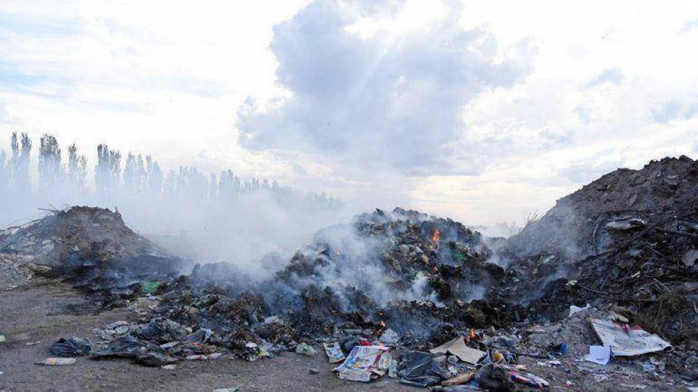 Colaps� el basural