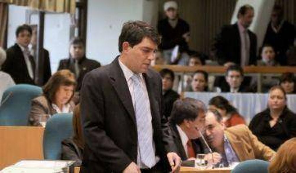 Bezi no se guard� la respuesta a Costa