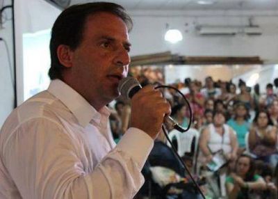 Ariel Sujarchuk, entre los firmantes del Pacto de San Antonio de Padua