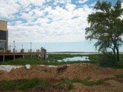 El r�o alcanz� los 4,53mts y se intensifican los trabajos para evitar que el agua avance