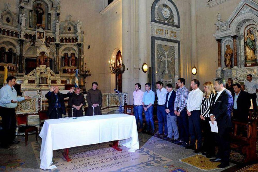 Intendentes argentinos firman pacto para seguir propuestas del Papa