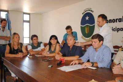 Conferencia de prensa por las inundaciones