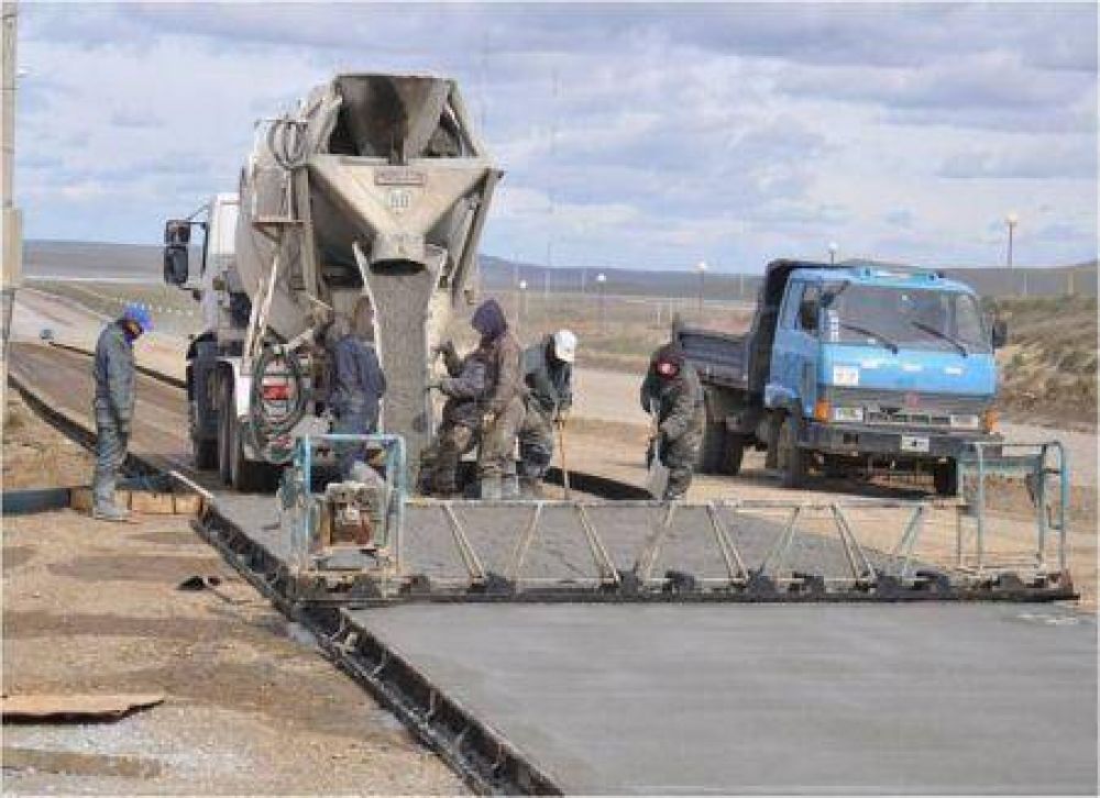 Avanza la construcci�n del pluvial y el asfalto en Chacra XI