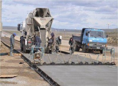Avanza la construcci�n del pluvial y el asfalto en Chacra XI