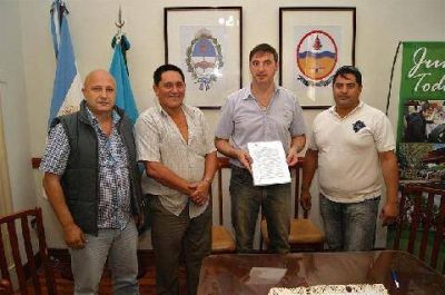 Municipales comenzaron un quite de colaboraci�n