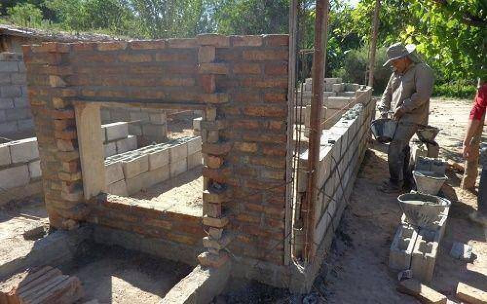 La provincia retom la construccin de viviendas en Caada Escobar