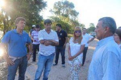 A�da Ayala recorri� localidades afectadas por la inundaci�n