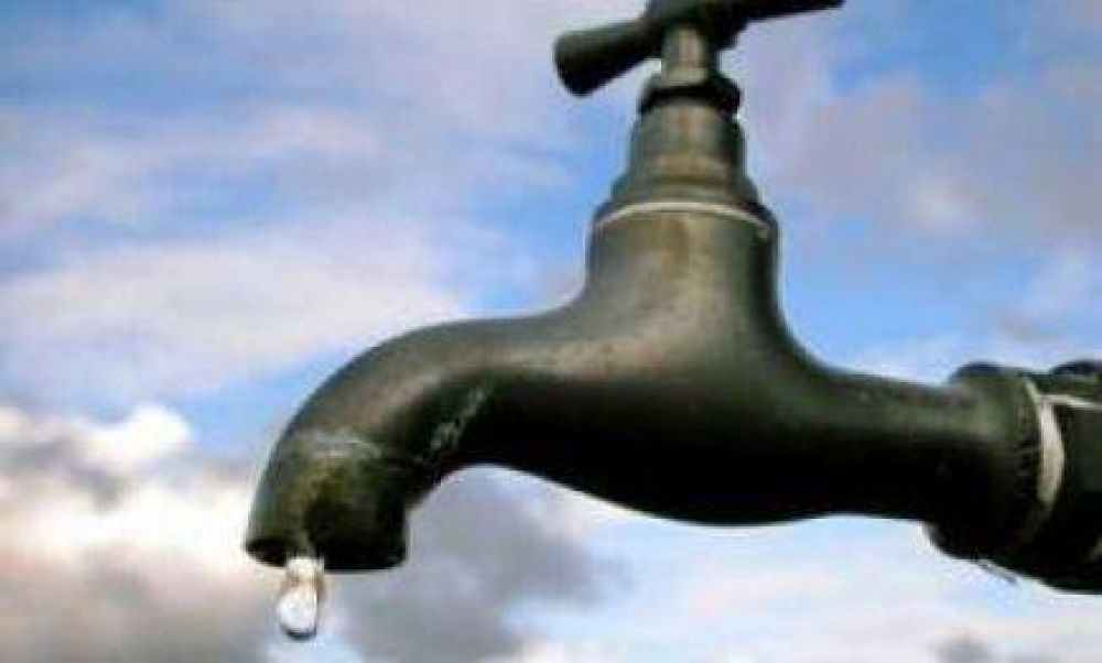 Alrededor del 15% de la poblaci�n posade�a sufre la falta de agua potable