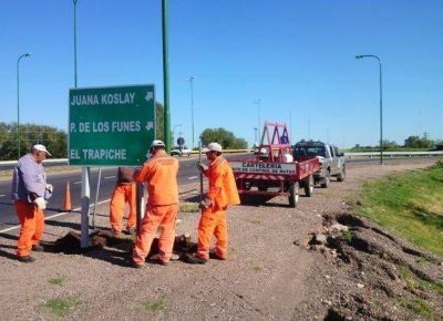 Tras los reclamos, colocaron carteles de se�alizaci�n en los puentes Derivador y Favaloro