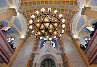 Turqu�a: Profanan sinagoga de Estambul tras su primer servicio religioso en 65 a�os