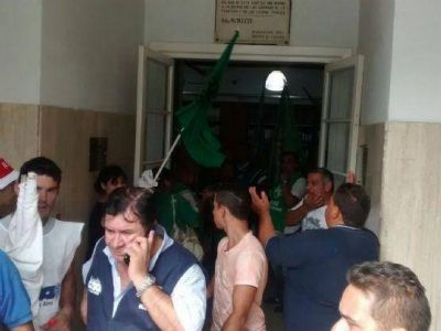 Toman el municipio de Brandsen: �No despiden �oquis, despiden trabajadores�, aseguran desde ATE