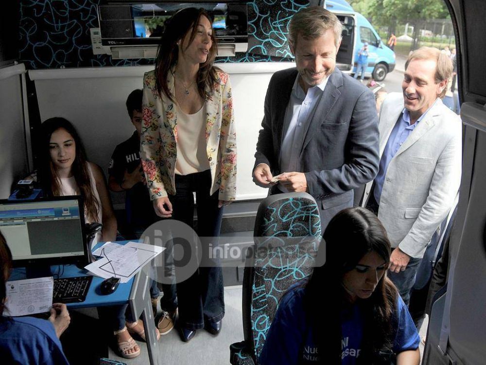 Garro junto a Frigerio y Vidal recibi� m�viles de documentaci�n r�pida para La Plata