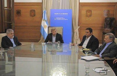 Buscando una salida: Das Neves exige aportes al Estado y a las operadoras