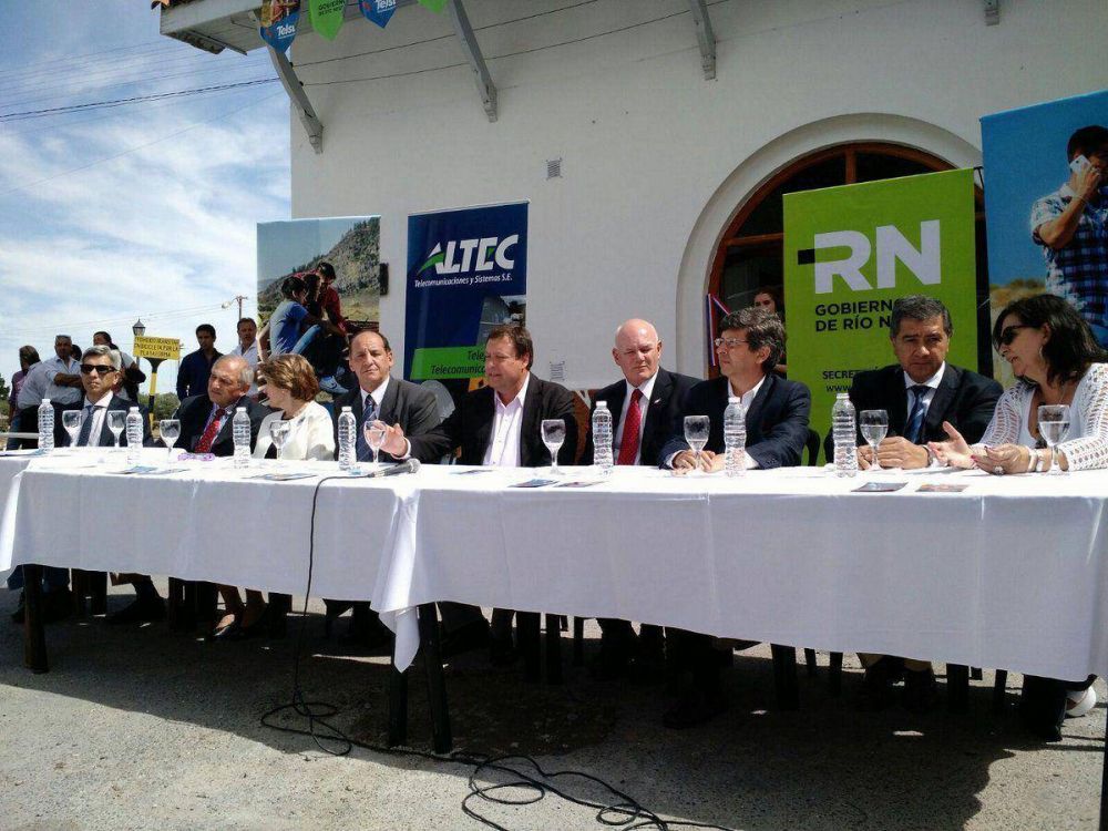 Weretilneck inaugur� nuevo servicio para mejorar telecomunicaciones en Jacobacci