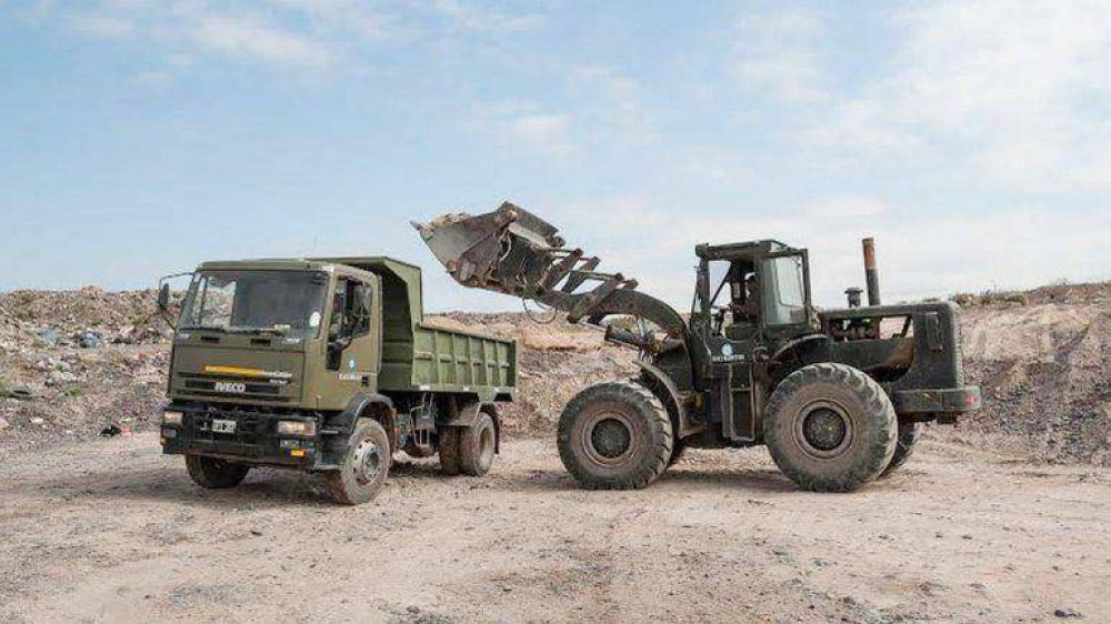 El Ej�rcito ya trabaja para limpiar el basural cipole�o