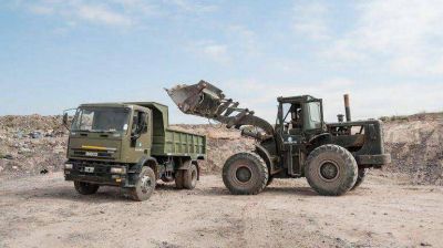 El Ej�rcito ya trabaja para limpiar el basural cipole�o