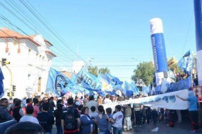 Petroleros advirtieron que est�n en juego dos mil puestos de trabajo en Santa Cruz