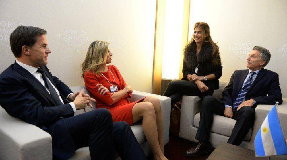 Macri y Awada, distendidos con Mxima en Davos